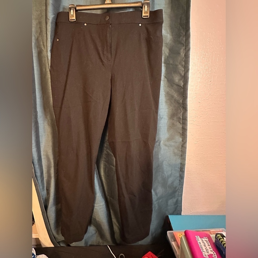 Chico’s Classic Black Ankle Pants Faux front pockets but back pockets usable